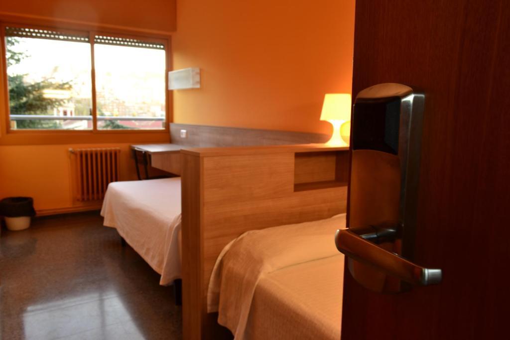 Residencia Salesiana Marti-codolar Pensión Barcelona